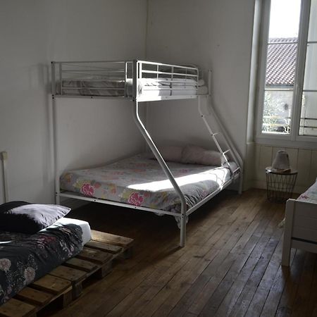 Chef-Boutonne Grande Chambre D'Hote Pour 4 A 5 Personnes Bed & Breakfast エクステリア 写真