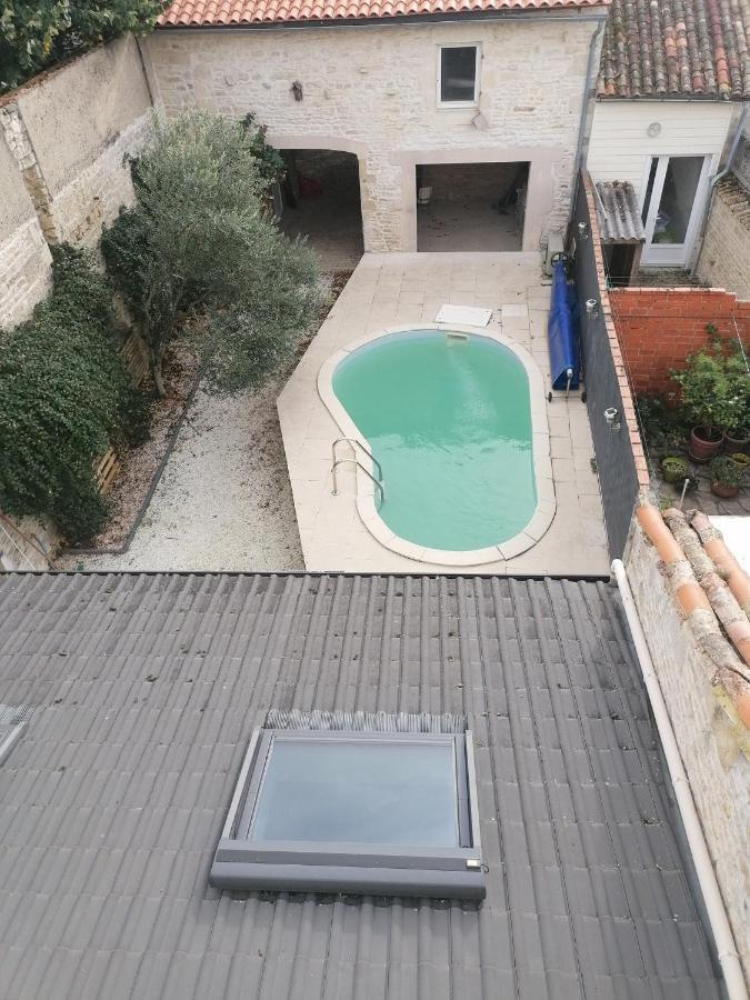 Chef-Boutonne Grande Chambre D'Hote Pour 4 A 5 Personnes Bed & Breakfast エクステリア 写真