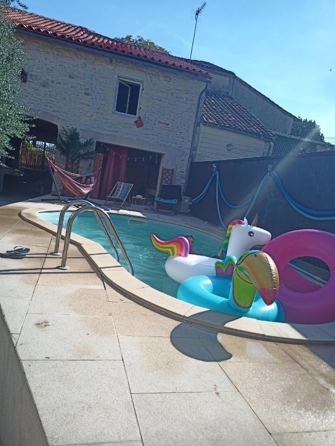 Chef-Boutonne Grande Chambre D'Hote Pour 4 A 5 Personnes Bed & Breakfast エクステリア 写真