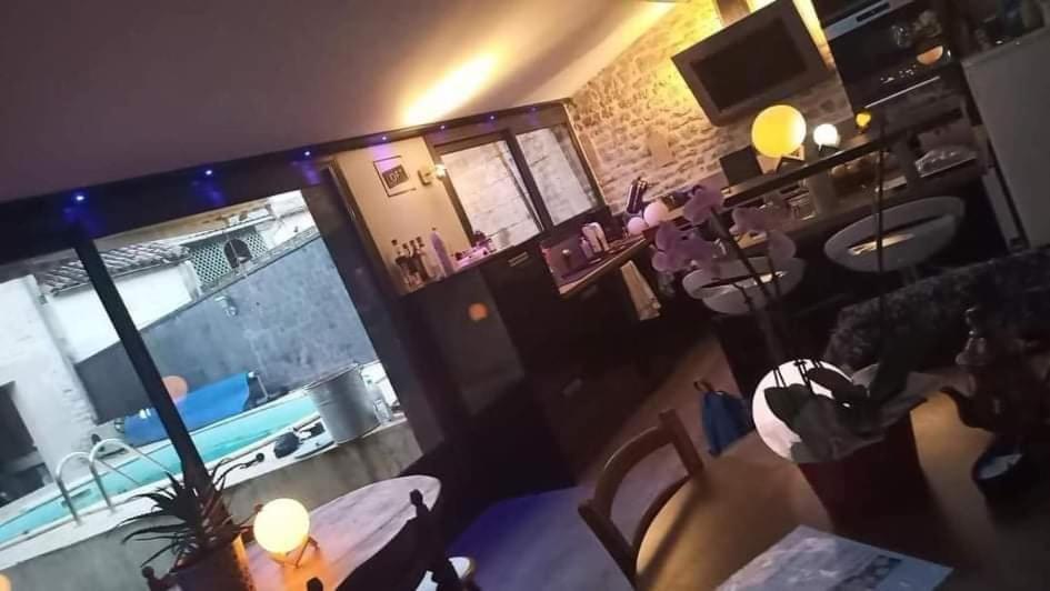 Chef-Boutonne Grande Chambre D'Hote Pour 4 A 5 Personnes Bed & Breakfast エクステリア 写真
