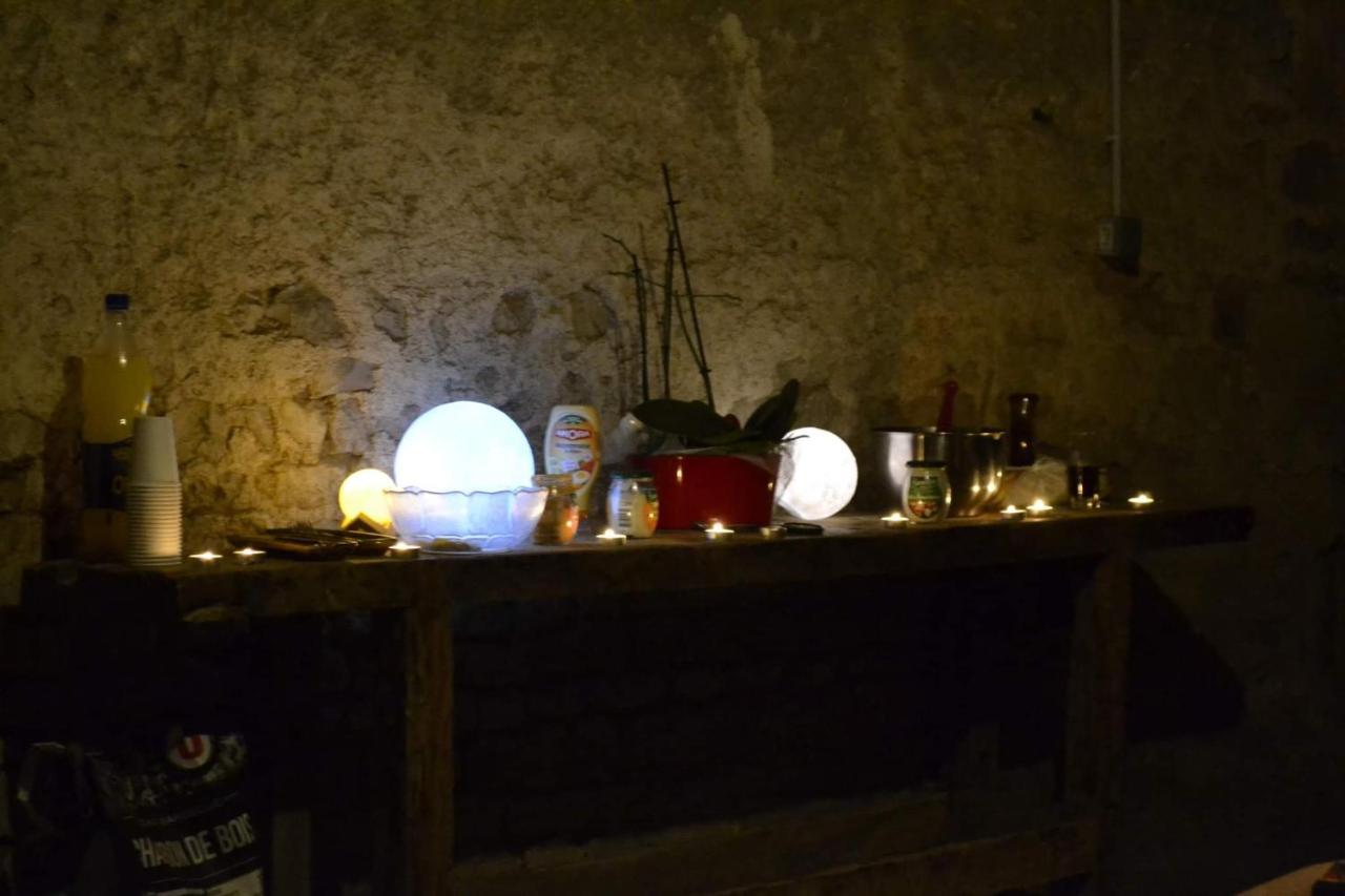 Chef-Boutonne Grande Chambre D'Hote Pour 4 A 5 Personnes Bed & Breakfast エクステリア 写真